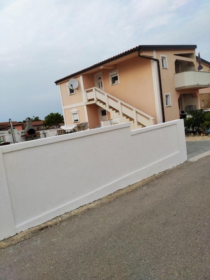 Apartmani Darija Vir Exteriér fotografie