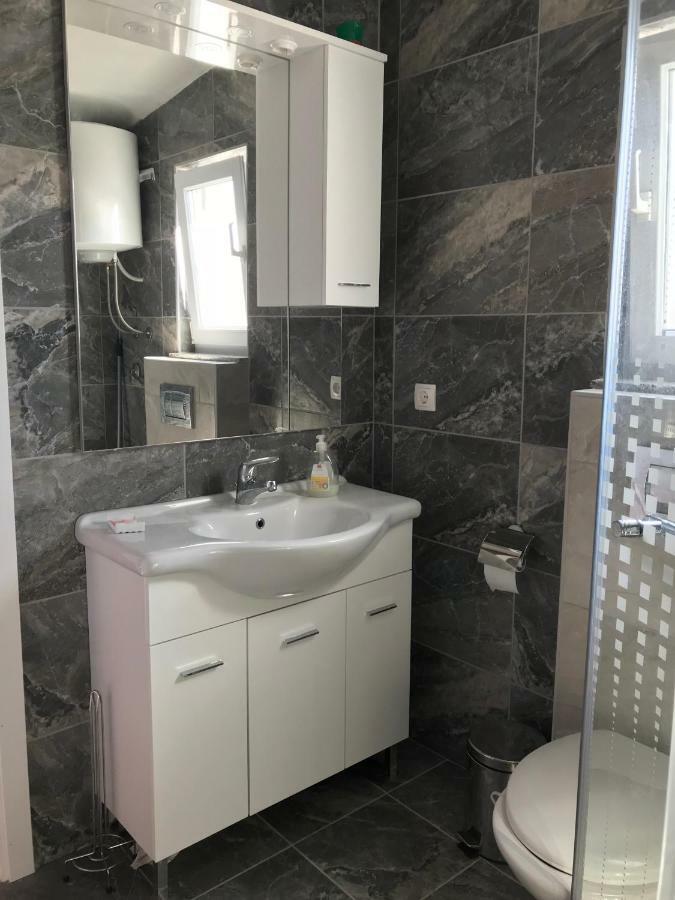 Apartmani Darija Vir Exteriér fotografie